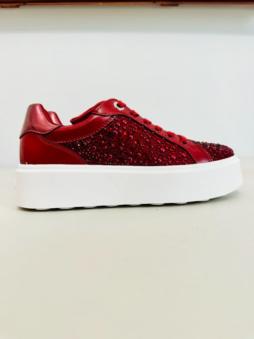 MICHAEL KORS ROMEY LACE-UP CHERRY RED CRYSTAL STUDDED FAUX LEATHER SNEAKERS 6.5M - Picture 3 of 11